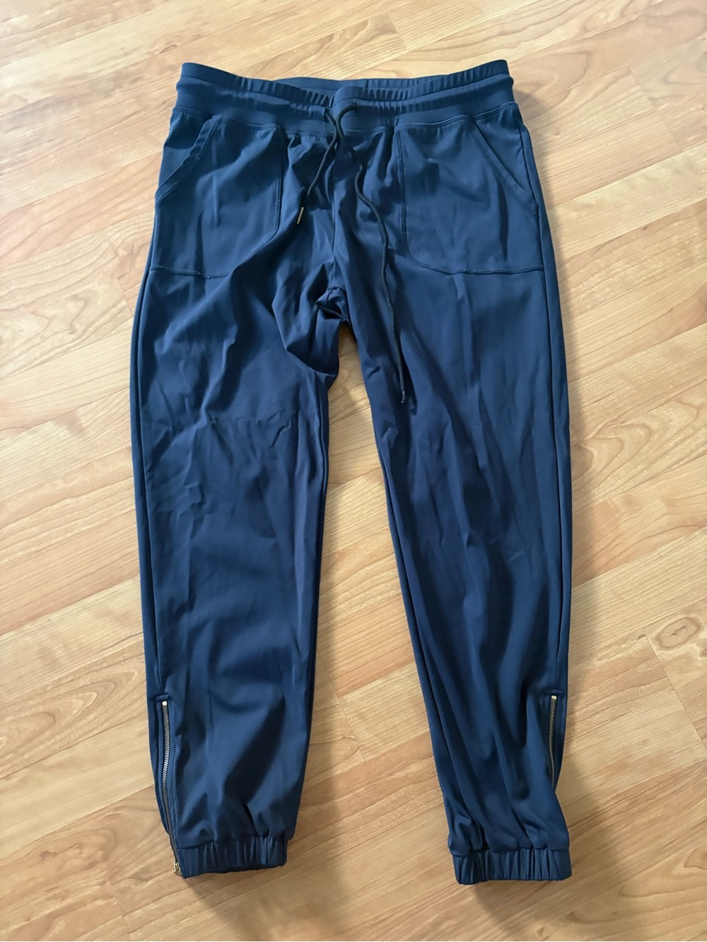 Women’s Zyia Peak Navy Zipper Jogger Pants Short (24 inches)